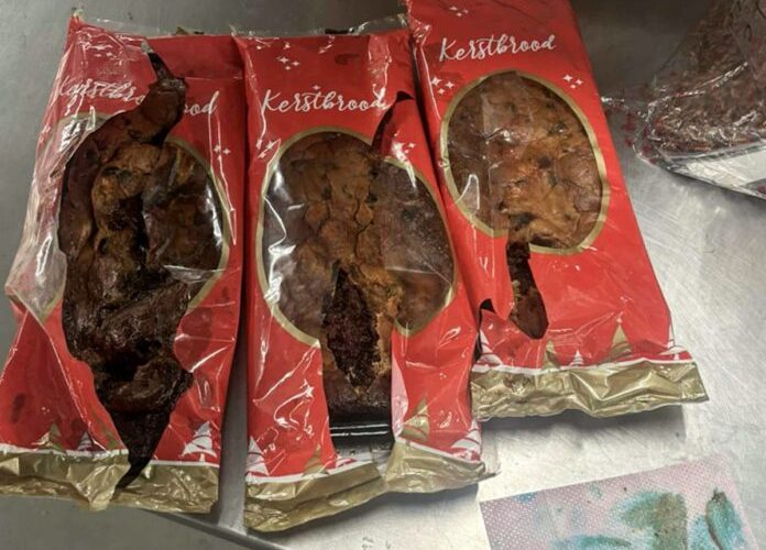 De douane in Nederland heeft opnieuw cocaïne aangetroffen in kerstbrood afkomstig uit Suriname.