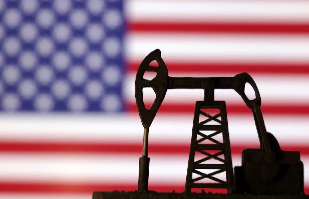 Zowat een tiental olietankers heeft hun ankers uitgegooid als reactie op de meest recente Amerikaanse sancties. Deze ontwikkeling onderstreept de