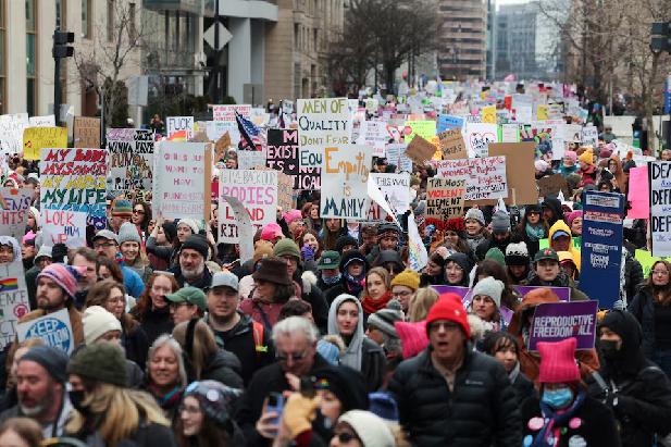 In Washington demonstrieren Zehntausende gegen die Politik von Donald Trump. Die Protestierenden versammelten sich, um ihre Unzufriedenheit mit verschiedenen Aspekten