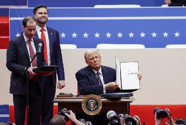 Trump heeft gratie verleend aan 1.500 personen die betrokken zijn bij de gebeurtenissen van 6 januari. De voormalige president heeft