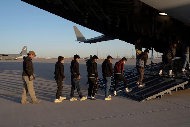 Trump voegt sancties toe aan Colombia na afwijzing deportatievluchten