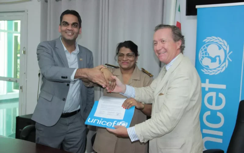 Suriname’s Jongeren: Balanceren Tussen Technologie en Mentale Gezondheid