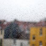 Regen in de namiddag, droog gedurende de nacht