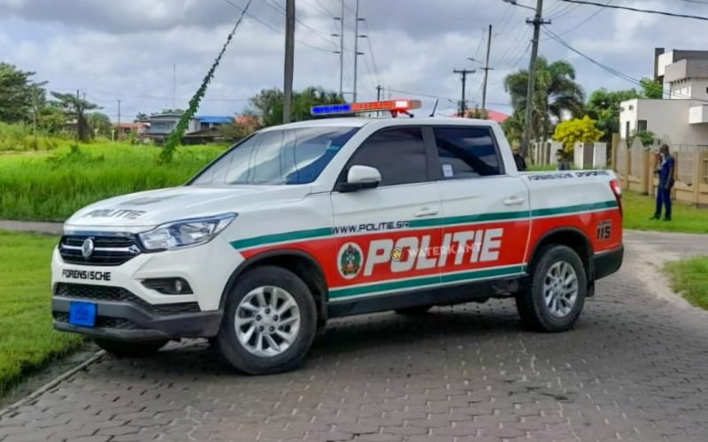 Man ontvreemdt dagtotaal van 130.000 SRD uit kluis van bezorgauto