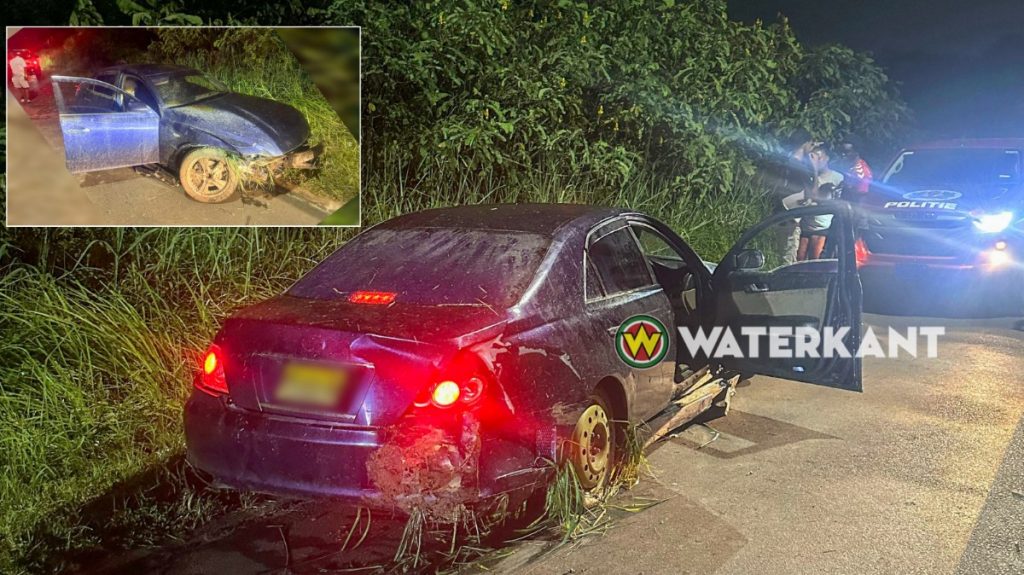 Image showing a Toyota Mark X after crashing into a ditch on Magentaweg in Suriname. The car is back on the road, with police investigating the incident.