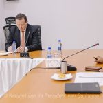 President Santokhi Bespreekt Laatste IMF-Beoordeling
