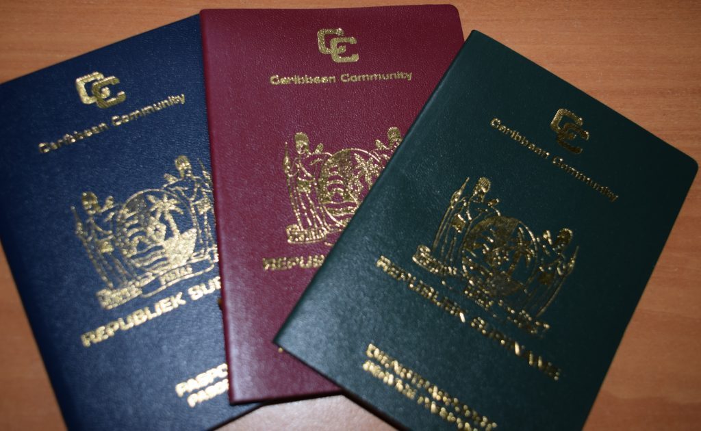 Visumvrij reizen Surinaamse paspoorten