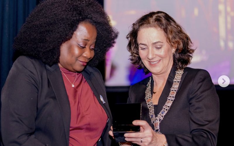 Amsterdam honoreert Linda Nooitmeer voor haar toewijding