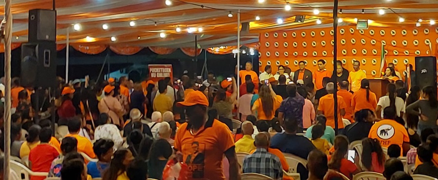 Afbeelding van de drukbezochte ressortmeeting te Verlengde Welgedacht C.