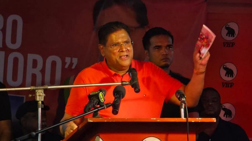 Chan Santokhi spreekt tijdens de VHP-bijeenkomst in Para.