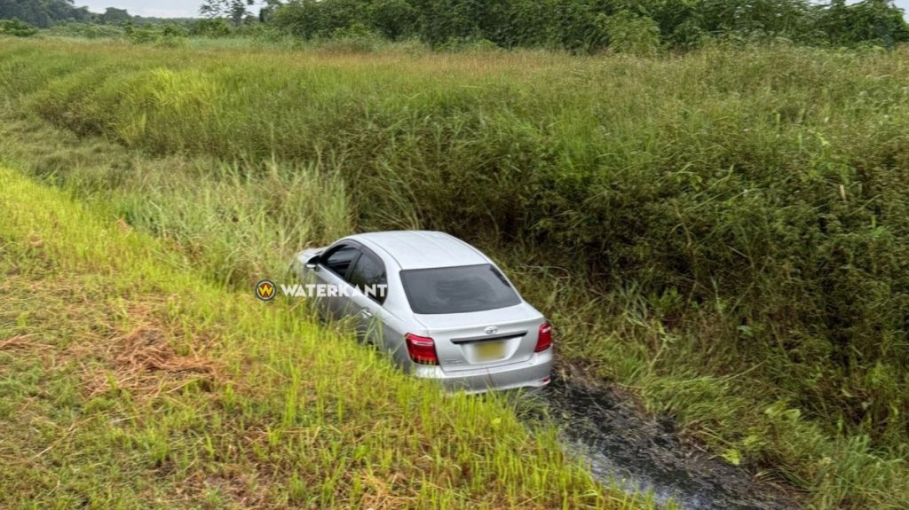 Afbeelding: De Toyota Axio nadat deze werd geborgen.