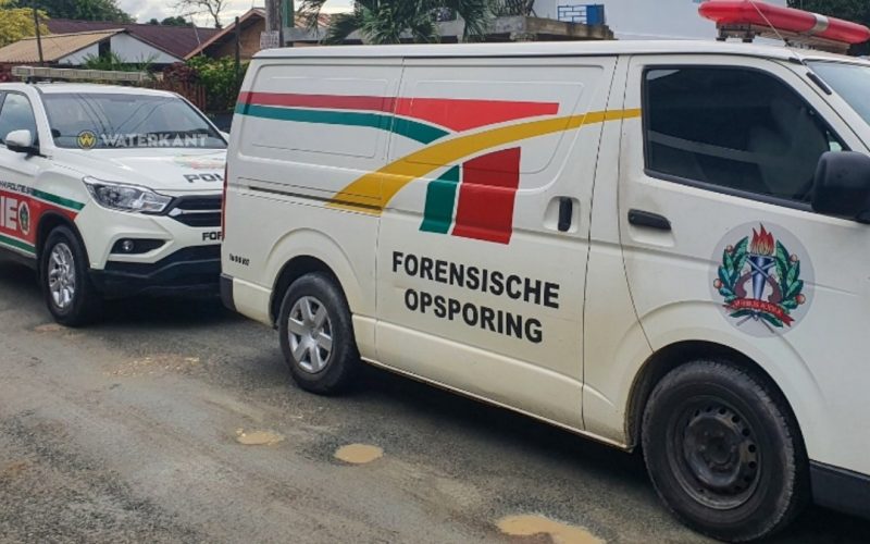 Peuter levenloos aangetroffen in voertuig te Moengo