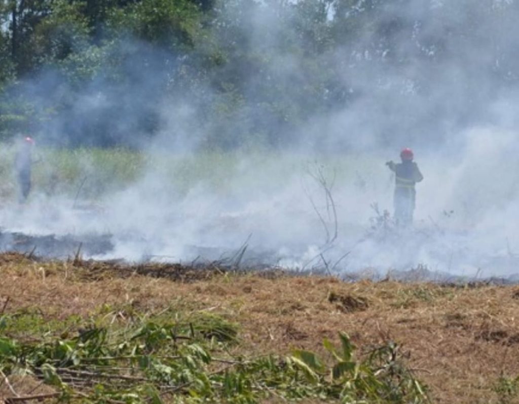 Politie waarschuwt voor de gevaren van vuurverbranding in Midden Suriname