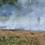 Politie waarschuwt voor de gevaren van vuurverbranding in Midden Suriname