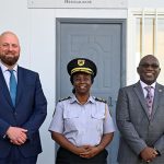 Foto: Joyce Pane-Alfaisi, Toon Molleman en minister Kenneth Amoksi tijdens de opening.