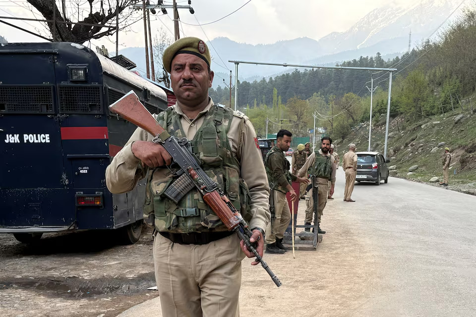 Tragische aanslag in Pahalgam, Jammu en Kashmir, met 26 doden en zorgen over toerisme en veiligheid.
