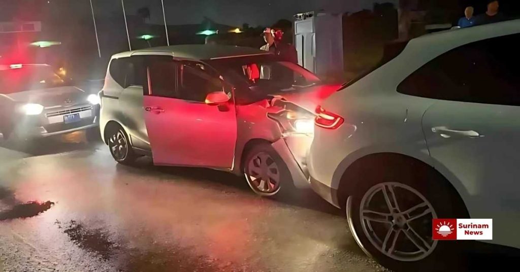 Dronken BAVP’er veroorzaakt botsing op Tourtonnelaan in Suriname met Porsche SUV