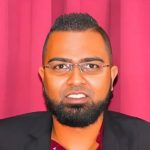 Ryan Ragunath, VHP-kandidaat, zet zich in voor infrastructuur en leefbaarheid in De Nieuwe Grond tijdens verkiezingscampagne
