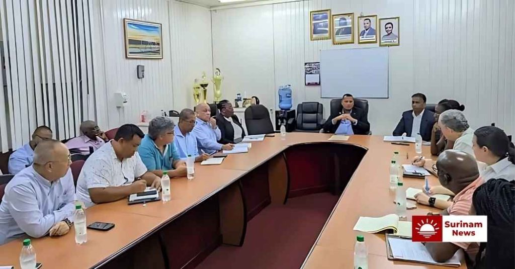 Surinaamse Strategische Groep bezoekt Guyana om kennis te delen over olie- en gasbeleid, local content en vakonderwijs