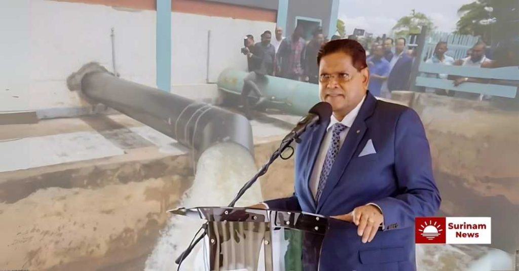 President Santokhi roept op tot focus op grote kwesties en toekomstvisie voor Suriname, weg van politieke kleinzieligheid.