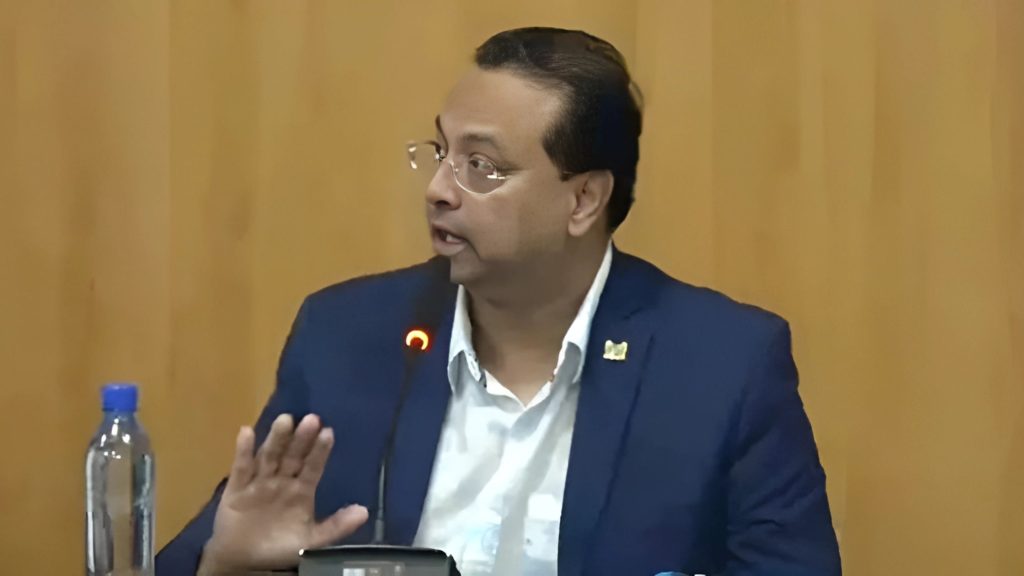 Minister Nurmohamed licht nieuwe plannen toe voor efficiëntere en goedkopere vuilophaal in Suriname.
