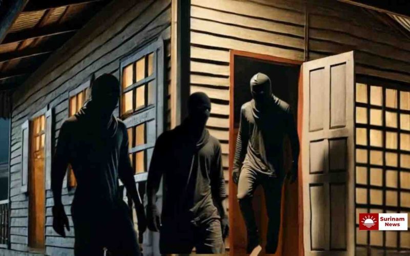 Gemaskerde Boeven Breken Woning Binnen: Gezin Wordt Mishandeld en Beroofd