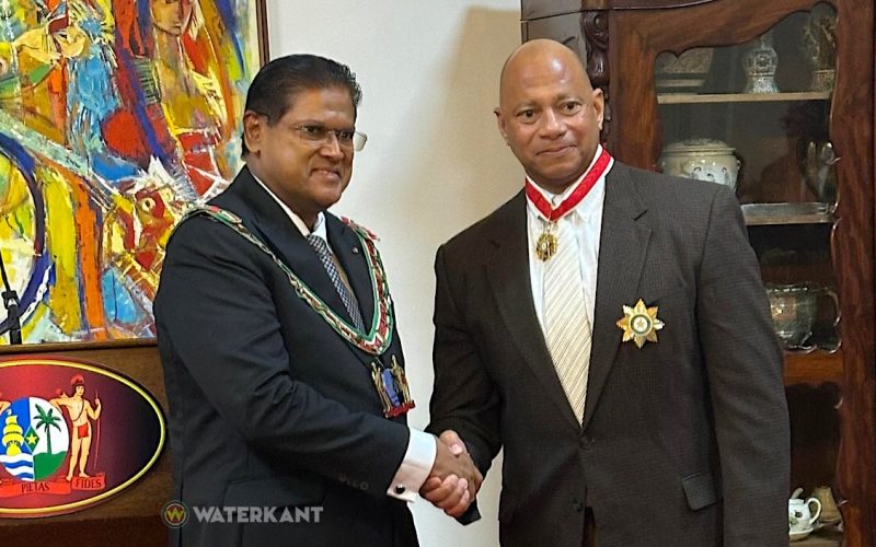 Anthony Nesty krijgt de hoogste eerbetoon van Suriname.