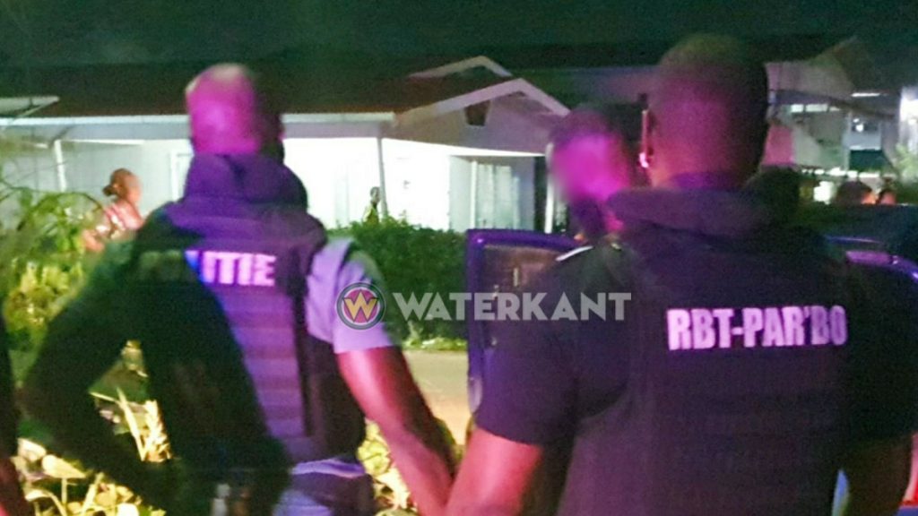 Aanhouding van Broers na Beroving in Paramaribo
