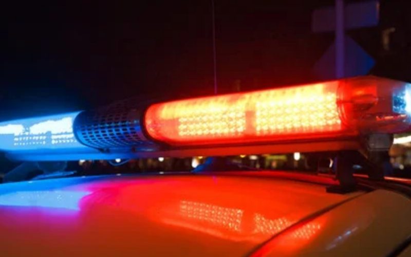 Dronken bestuurder beroofd van telefoon, geld en ketting in auto