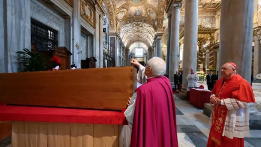 Rome en de wereld zeggen vaarwel tegen paus Franciscus.