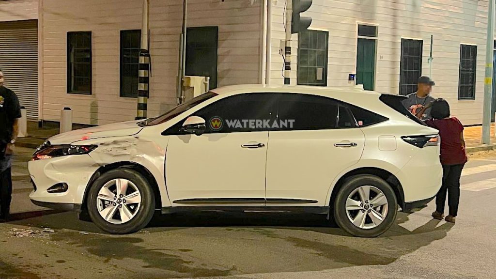 Auto-ongeluk Paramaribo Suriname Keizerstraat eerste paasdag