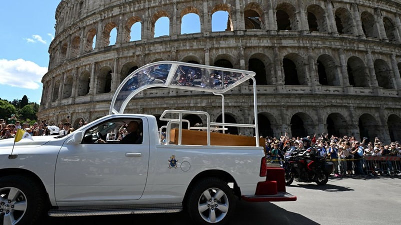 Paus Franciscus ter aarde besteld na afscheidsmis in Vaticaanstad