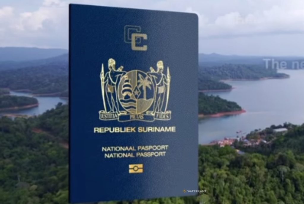 De ceremonie ter lancering van het biometrische e-paspoort in Suriname.