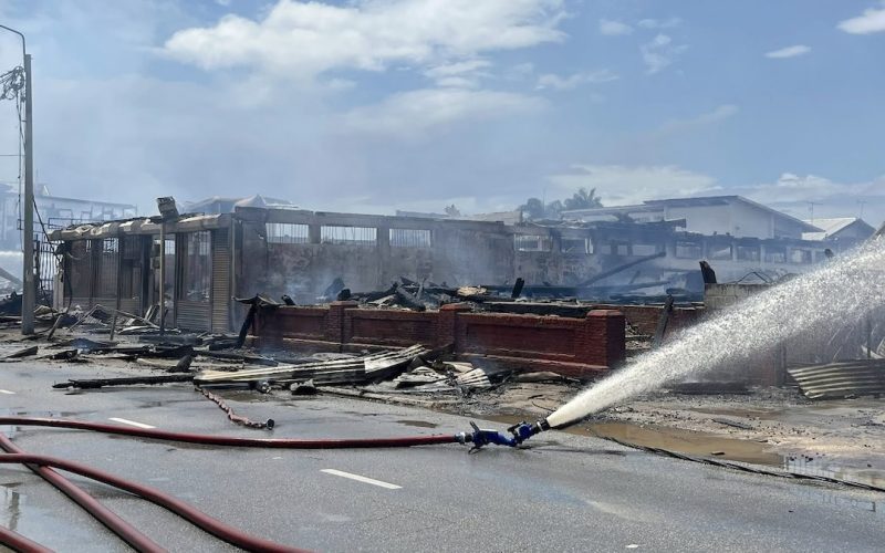 Twee verdachten gearresteerd na grote brand aan de Henck Arronstraat