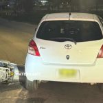 Vespa scooter en Toyota Vitz betrokken bij ongeval aan de Indira Gandhiweg in Suriname.