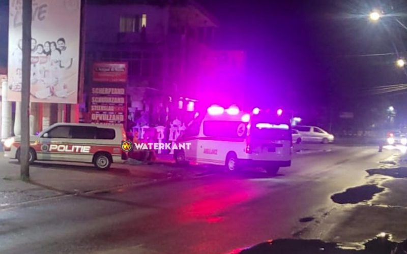 Wandelaar overreden op Kwattaweg, vluchtende chauffeur gearresteerd.