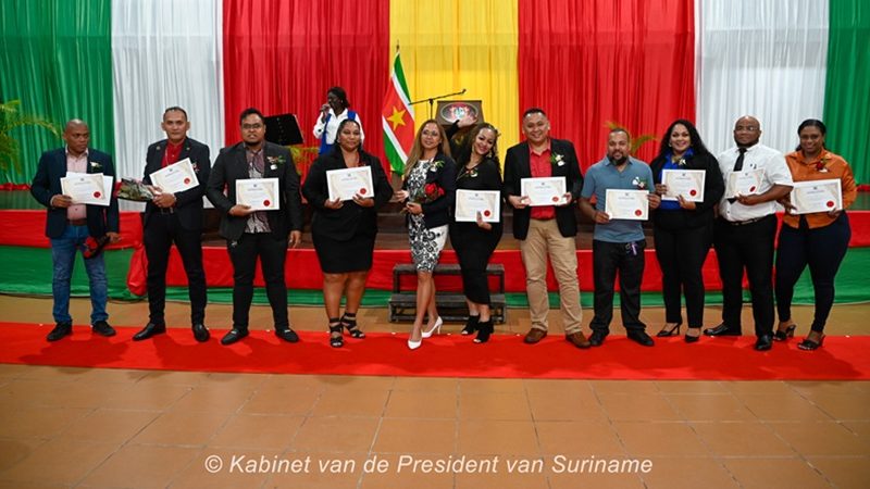 144 jubilarissen erkend voor loyale dienst aan het Kabinet van de President