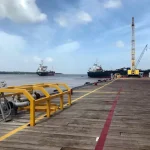 Guyana verplicht oliebedrijven tot financiële garanties bij milieuschade. Lees over de wetgeving en de impact op duurzaamheid en olieproductie.