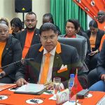 Chan Santokhi presenteert verkiezingsprogramma VHP met focus op herstel, groei en sociale verdeling van olie-inkomsten.