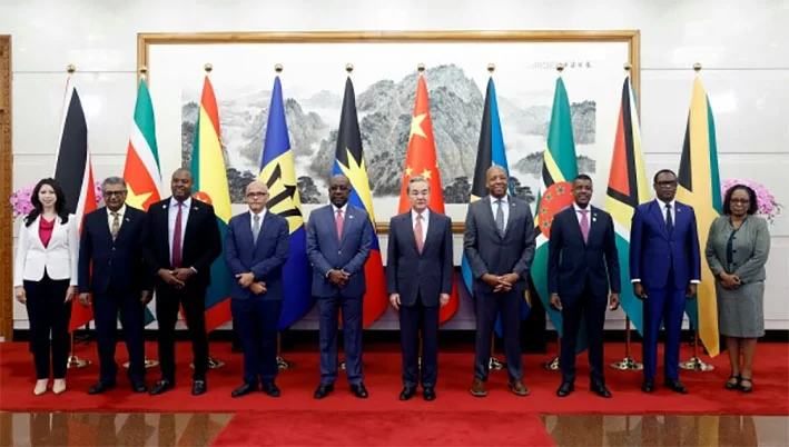 Afbeelding: Minister Stanley Raghoebarsing van Financiën tijdens het China-CELAC-forum.