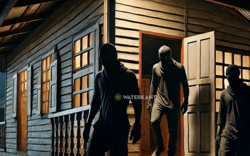 Bewoners van de Mawakaboweg overvallen in hun huis terwijl ze sliepen