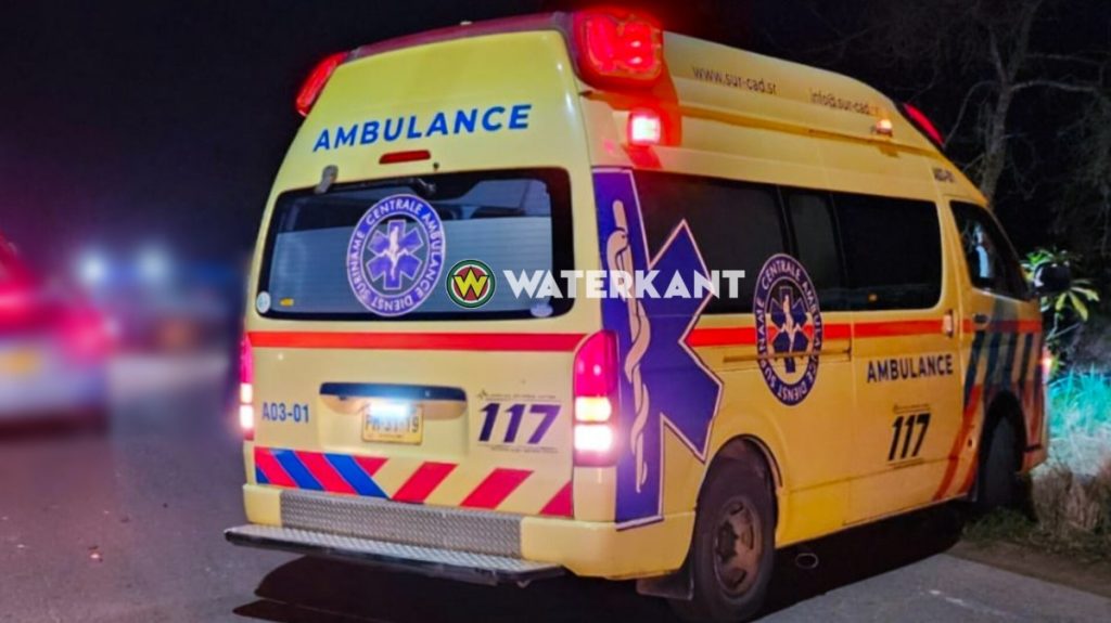 bromfietser in botsing met andere bromfietser na ontwijken van slang