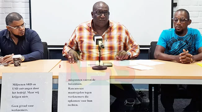 Vakbondsleider Donovan Grep uit kritiek op Newmont Suriname na massale ontslagen van stakende werknemers.