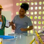 ABOP-kandidaat Marvin Vijent hoopt op verandering. Lees hoe jongeren en ouderen samen het verschil maken bij de verkiezingen in Suriname 2025.