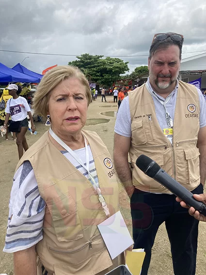 Irene Klinger van de OAS-waarnemersmissie geeft persconferentie over verkiezingen in Suriname