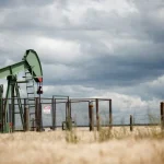 Ontdek recente ontwikkelingen en voorspellingen over olieprijzen, OPEC+-besluiten en handelsbesprekingen die de oliemarkten beïnvloeden.