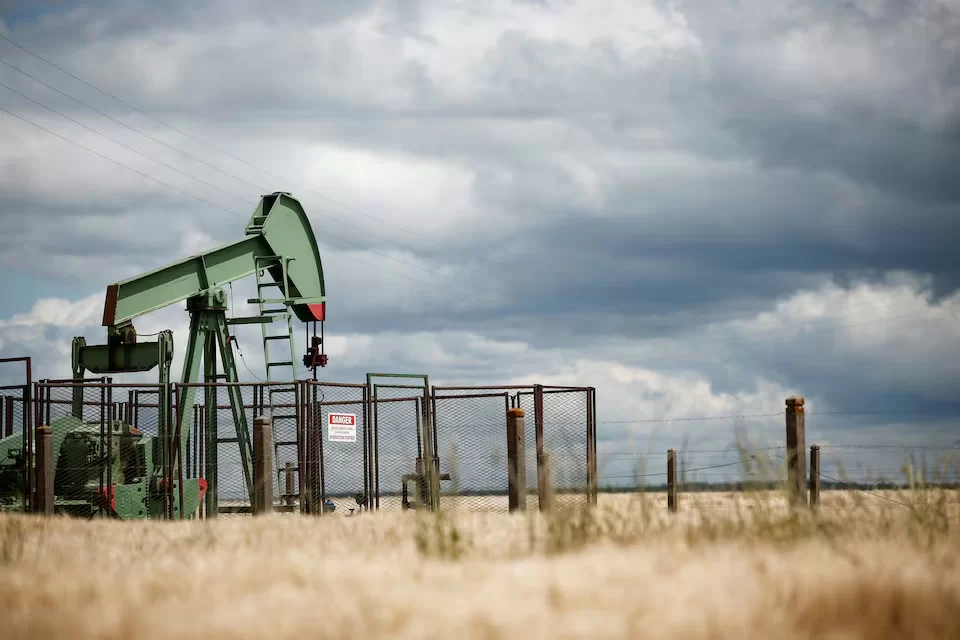 Ontdek recente ontwikkelingen en voorspellingen over olieprijzen, OPEC+-besluiten en handelsbesprekingen die de oliemarkten beïnvloeden.