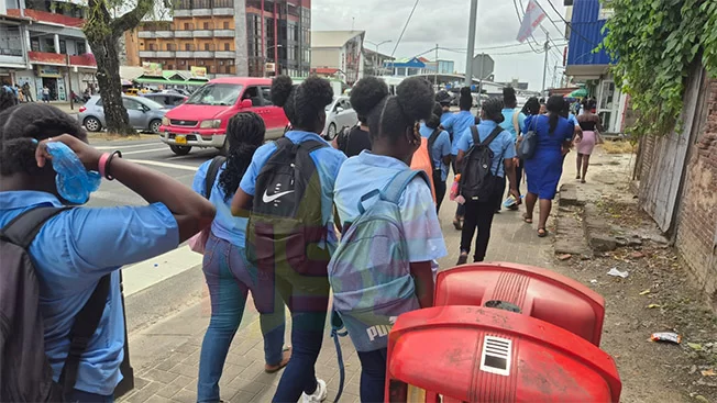 Orsine bespreekt de vooruitgang en uitdagingen van onderwijsvernieuwing in Suriname, met nadruk op de horeca-opleiding.