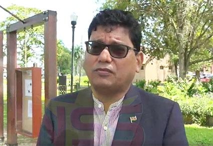 Asiskumar Gajadien spreekt over de structurele problemen binnen het financieel systeem van Suriname en de impact op ondernemers en burgers.