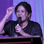 Jayant Lalbiharie tijdens massameeting in Saramacca waar mogelijke overstap naar VHP Suriname werd besproken.